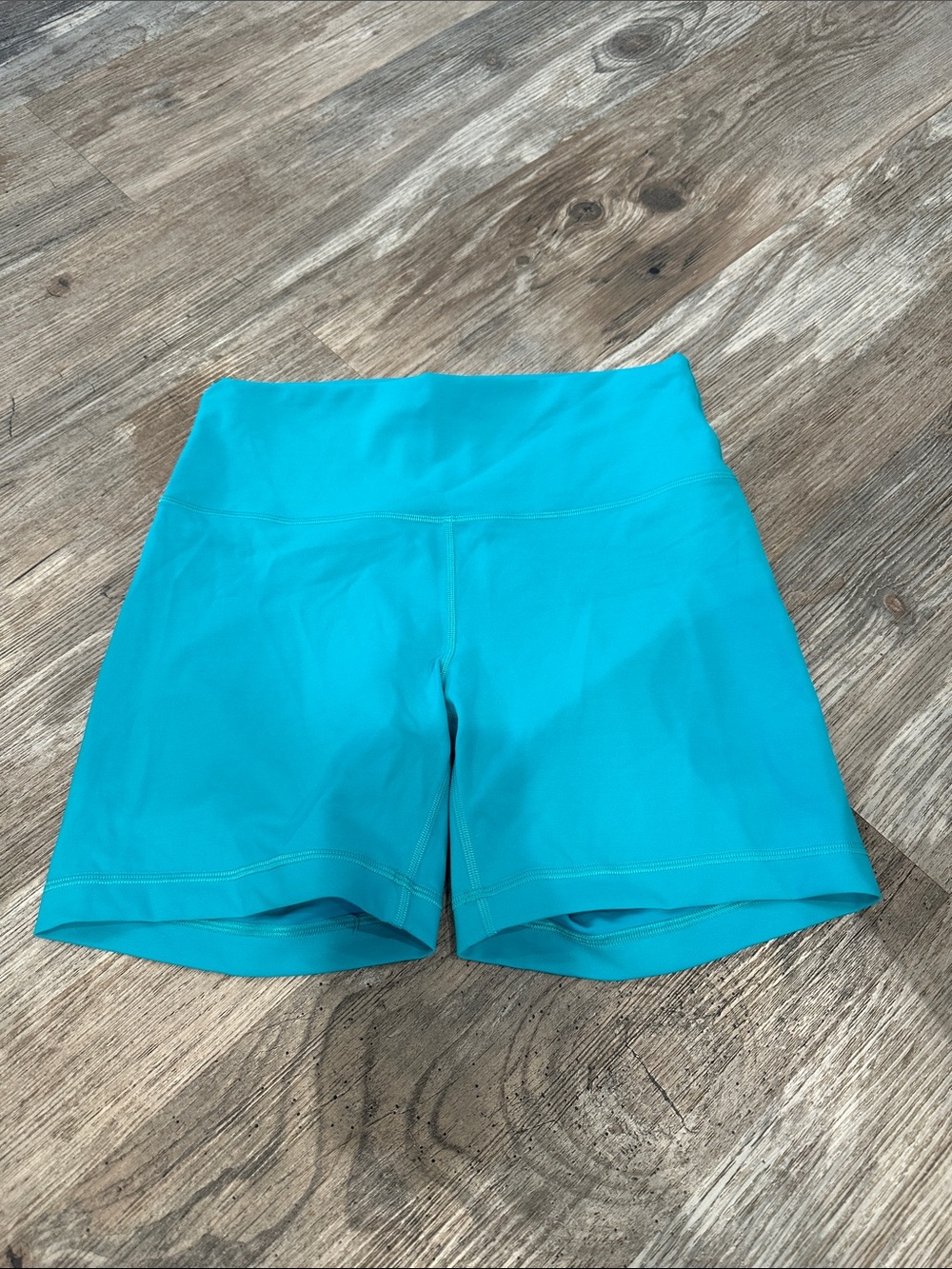 Like new! Lululemon Wunder Train High-Rise Short 6" Tropics Tone sz 10